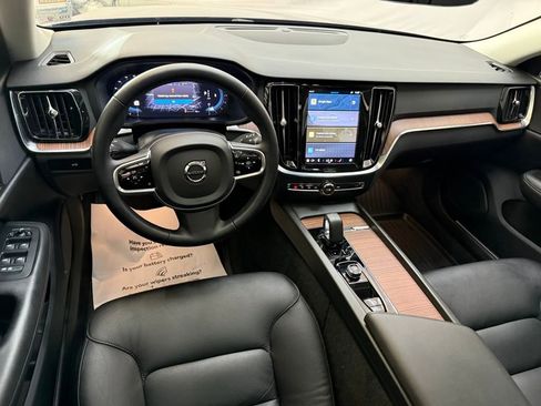 Used 2023 Volvo V60 B5 Cross Country Plus w/ Climate Package image 9