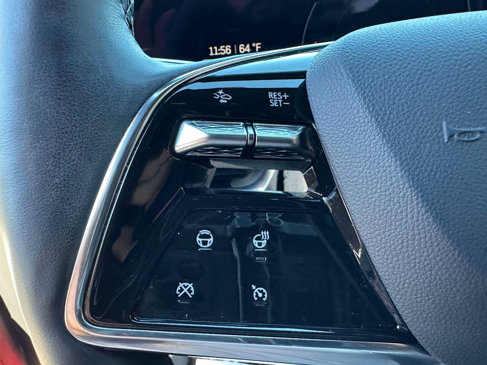 Certified 2024 Cadillac Lyriq Luxury AWD/4WD image 17