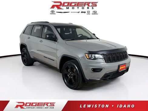 Used 2019 Jeep Grand Cherokee Laredo AWD/4WD image 1