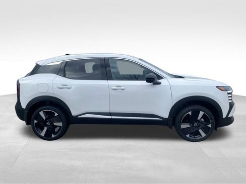 New 2026 Nissan Kicks SR w/ SR Premium Package FWD image 2
