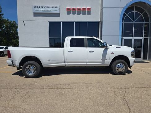 New 2026 RAM 3500 Laramie w/ Max Tow Package AWD/4WD image 3