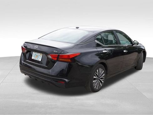 Used 2024 Nissan Altima 2.5 SV FWD image 5