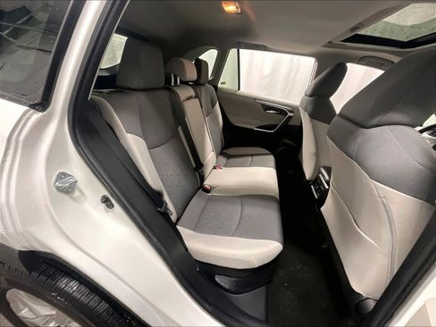 Used 2021 Toyota RAV4 XLE w/ Convenience Package image 16
