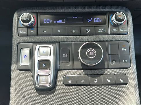 Used 2024 Hyundai Palisade Limited FWD image 27