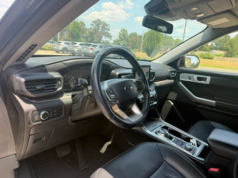 Used 2021 Ford Explorer Limited w/ Equipment Group 301A AWD/4WD image 9