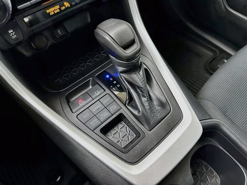 Certified 2021 Toyota RAV4 LE AWD/4WD image 19
