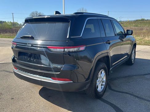 Used 2023 Jeep Grand Cherokee Laredo AWD/4WD image 6