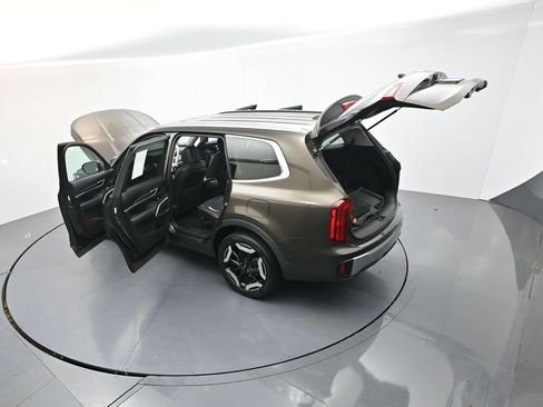 Used 2023 Kia Telluride S FWD image 35