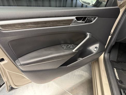 Used 2016 Volkswagen Passat 1.8T SE w/ Lighting Package (P06) FWD image 19