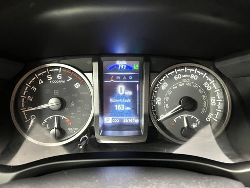 Used 2023 Toyota Tacoma TRD Off-Road w/ Technology Package AWD/4WD image 26