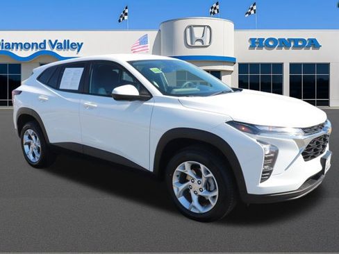 Used 2024 Chevrolet Trax LS w/ LS Convenience Package image 1