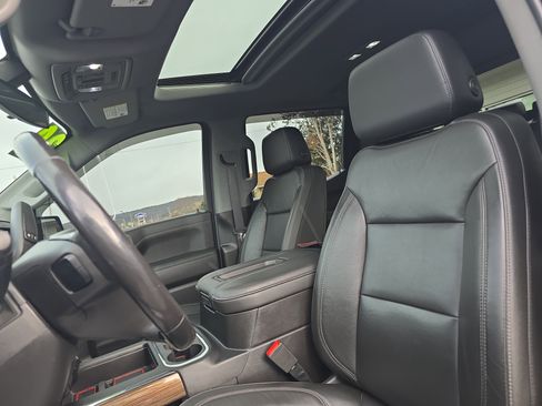 Used 2020 Chevrolet Silverado 1500 LT Trail Boss w/ Midnight Edition image 13