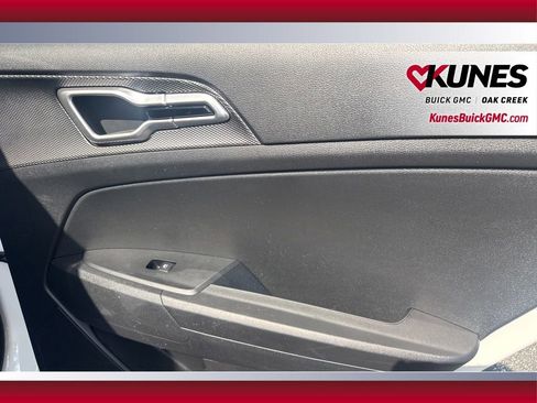 Used 2024 Kia Sportage LX image 16