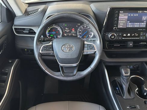 Used 2022 Toyota Highlander Bronze Edition AWD/4WD image 13