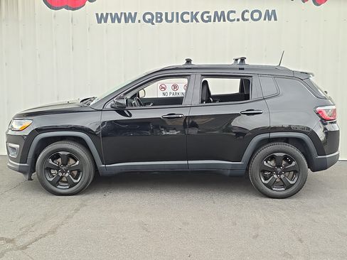 Used 2019 Jeep Compass Latitude w/ Popular Equipment Group FWD image 4