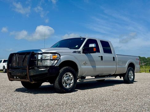 Used 2014 Ford F250 XLT w/ XLT Premium Package AWD/4WD image 2