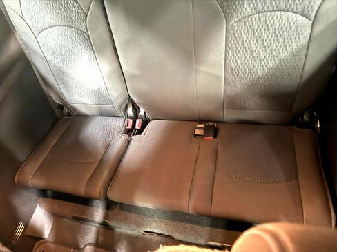 Used 2016 GMC Acadia SLE image 16