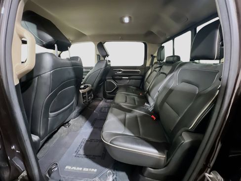 Used 2019 RAM 1500 Laramie AWD/4WD image 17