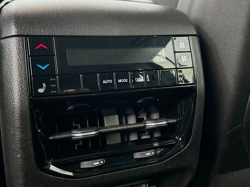 Used 2023 Jeep Grand Cherokee L Limited image 27