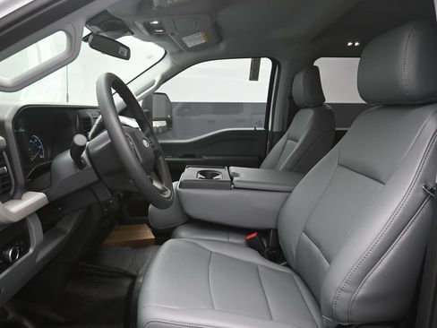 New 2025 Ford F250 XL w/ XL Off-Road Package image 18