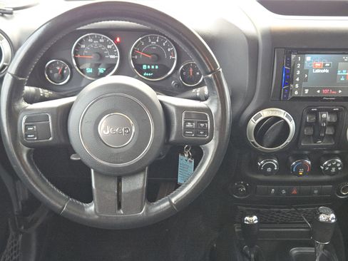 Used 2018 Jeep Wrangler Unlimited Sahara image 25