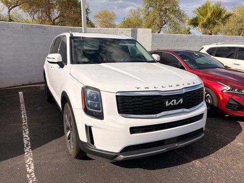 Used 2022 Kia Telluride EX w/ EX Premium Package FWD image 4