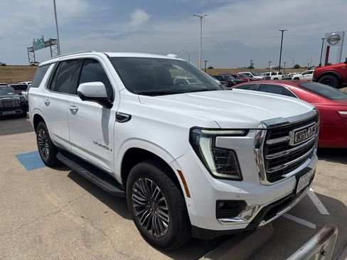 Used 2026 GMC Yukon Elevation w/ Elevation Premium Package AWD/4WD image 3