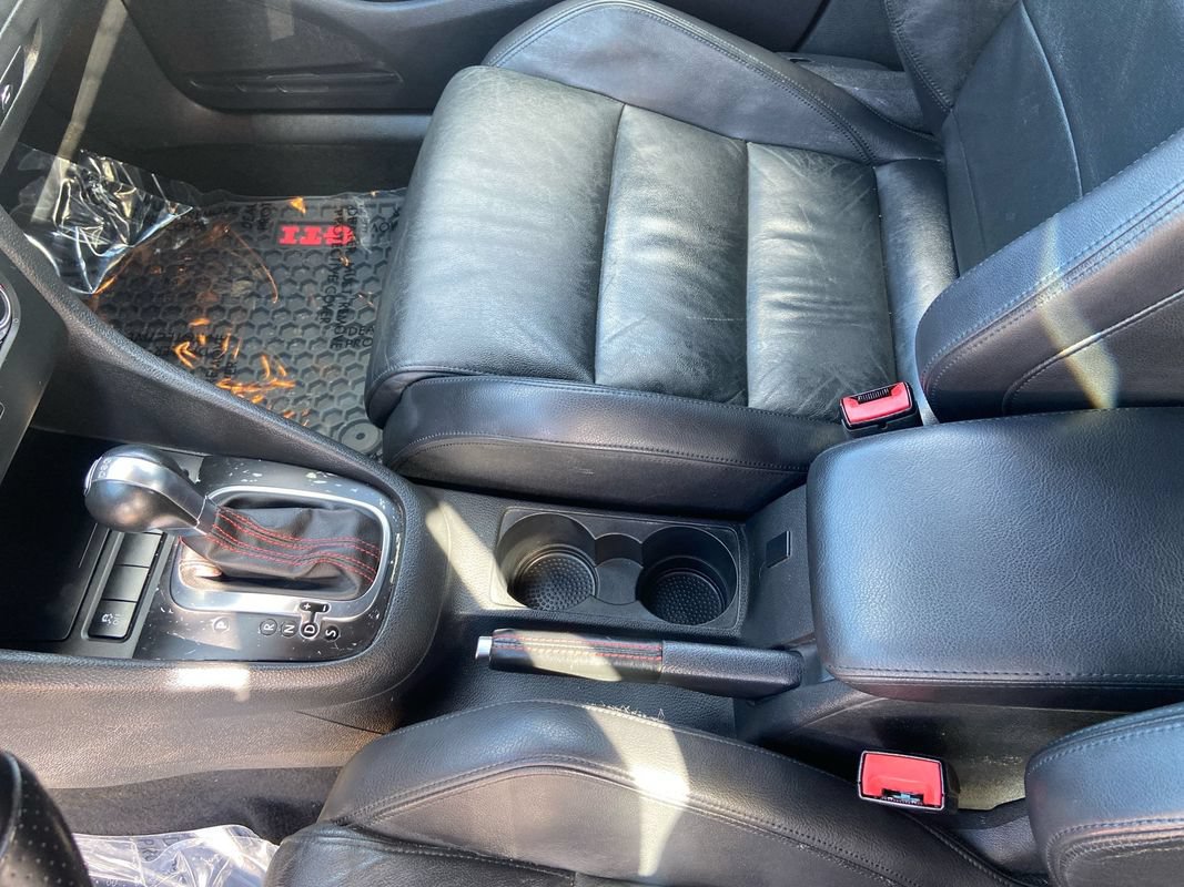 Used 2011 Volkswagen Golf 4-Door FWD image 21