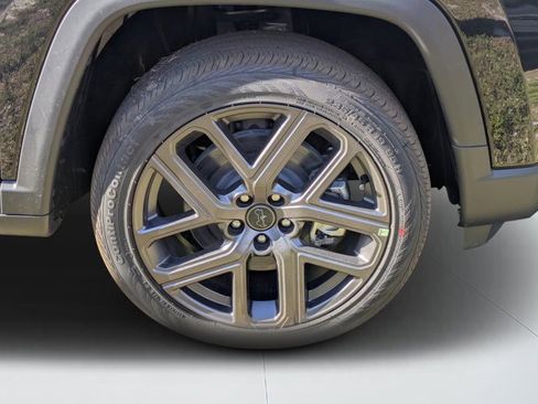 New 2026 Jeep Compass Latitude w/ Sun and Sound Group image 9