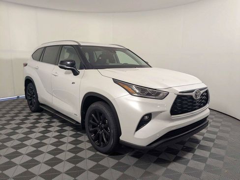 New 2026 Toyota Highlander Limited AWD/4WD image 3