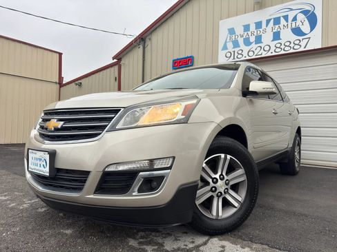 Used 2017 Chevrolet Traverse LT FWD image 9