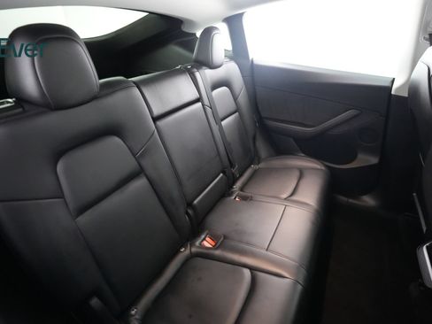 Used 2022 Tesla Model Y Long Range AWD/4WD image 5