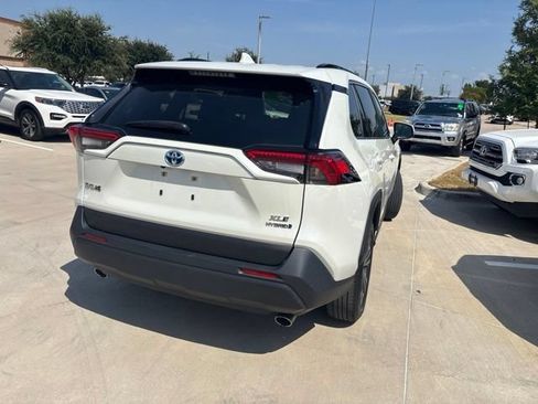 Used 2022 Toyota RAV4 XLE Premium AWD/4WD image 3