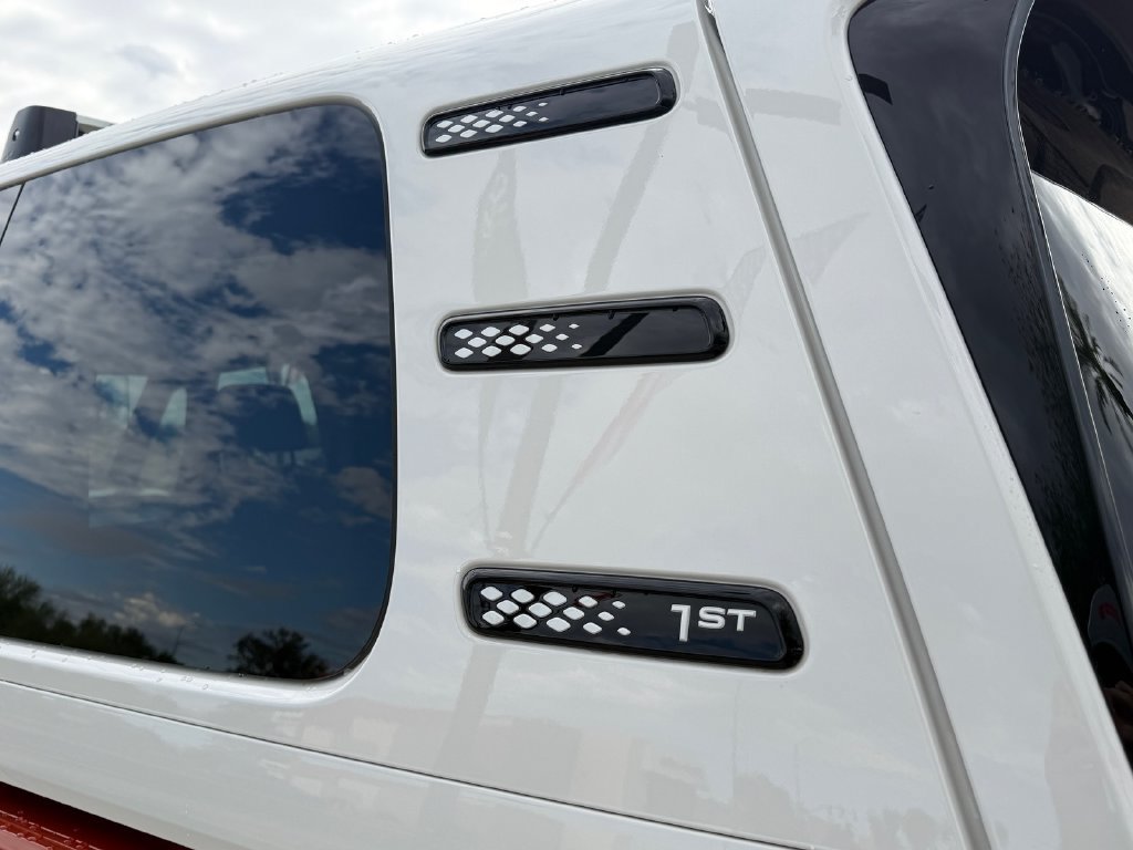Used 2025 Volkswagen ID. Buzz 1st Edition RWD image 9