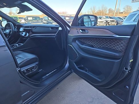 Used 2025 Jeep Grand Cherokee Summit AWD/4WD image 81