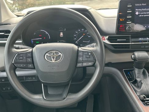 Used 2022 Toyota Sienna LE image 17