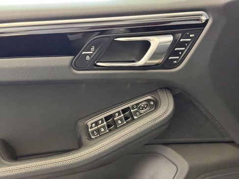 Used 2023 Porsche Macan S AWD/4WD image 13