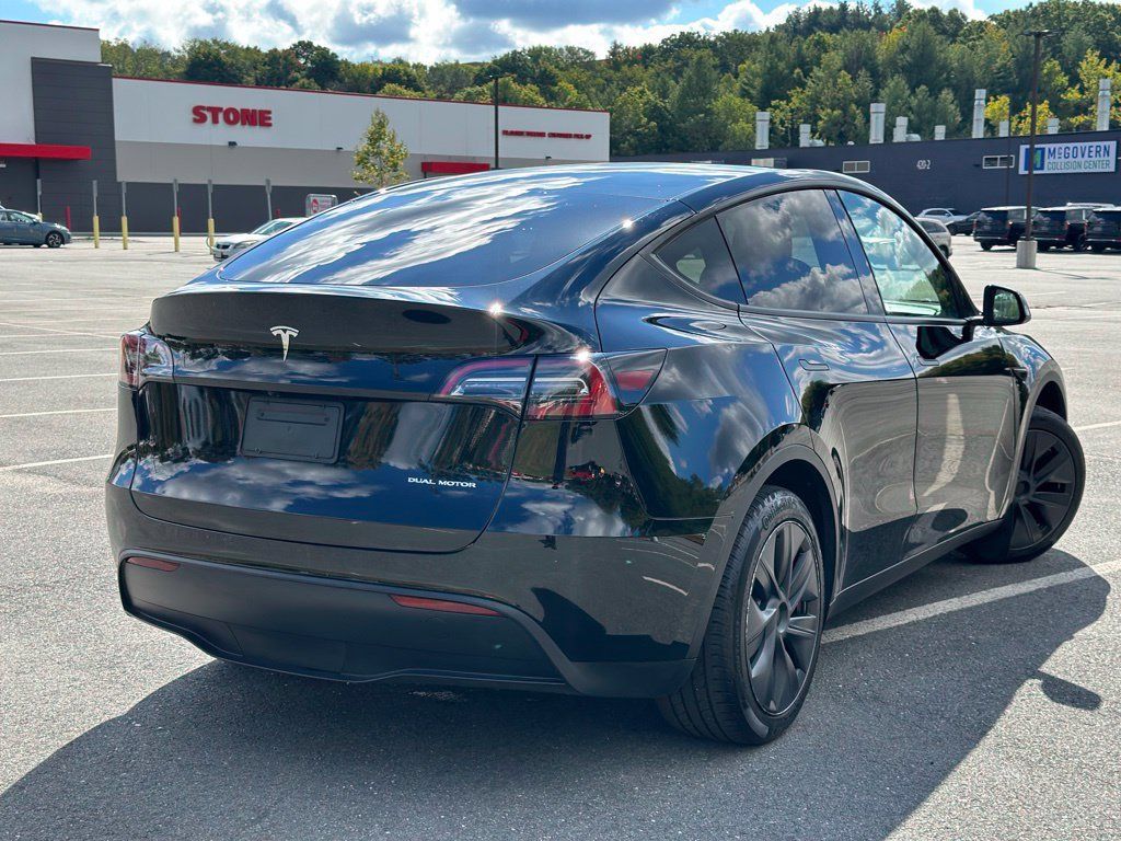 Used 2025 Tesla Model Y Long Range AWD/4WD image 7