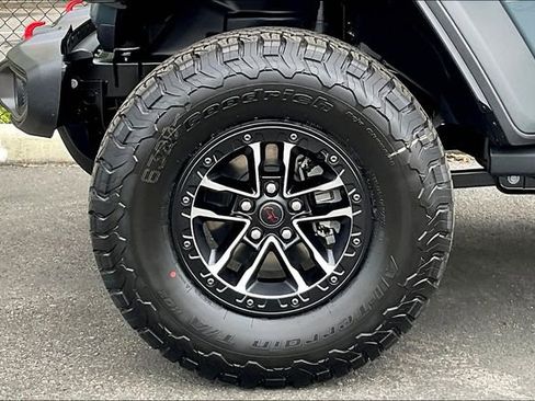 Used 2025 Jeep Wrangler Unlimited Rubicon w/ XTREMEE 35" Tire Package AWD/4WD image 13