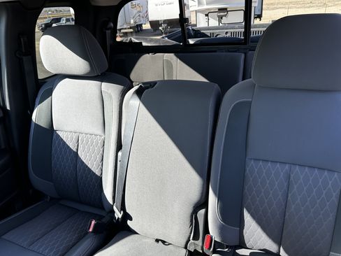 Used 2023 Nissan Titan S RWD image 17