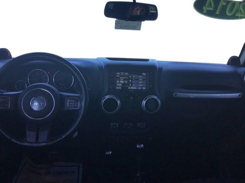 Used 2014 Jeep Wrangler Unlimited Sahara w/ Dual Top Group AWD/4WD image 23