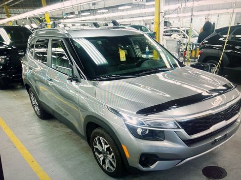 Used 2022 Kia Seltos EX image 5