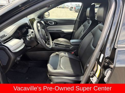 Used 2025 Jeep Compass Limited AWD/4WD image 9