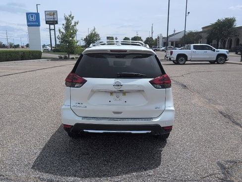 Used 2020 Nissan Rogue SV FWD image 18