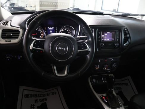Used 2018 Jeep Compass Latitude FWD image 37
