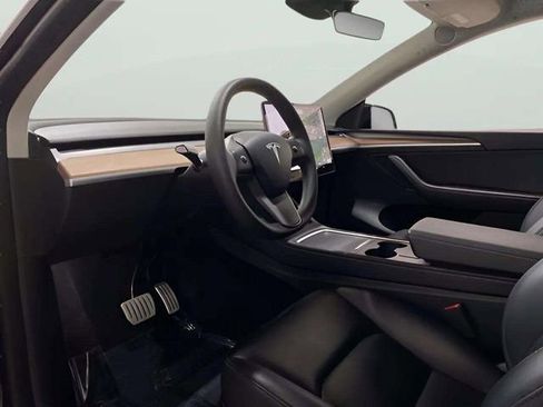 Used 2023 Tesla Model Y Performance image 15
