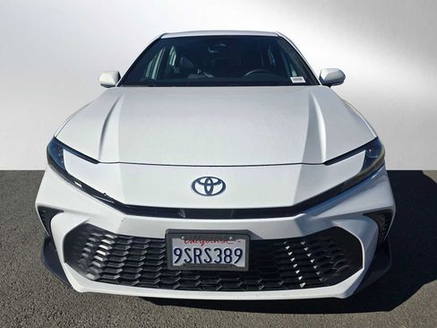 Used 2025 Toyota Camry SE image 8