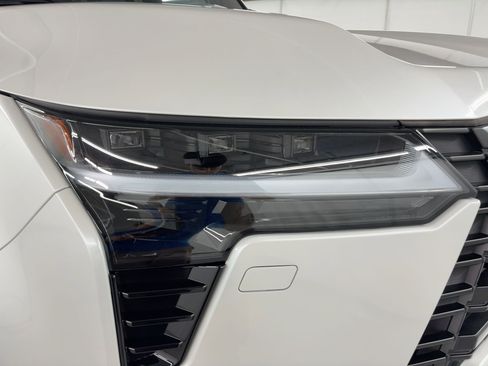 Used 2025 Lexus GX 550 image 11