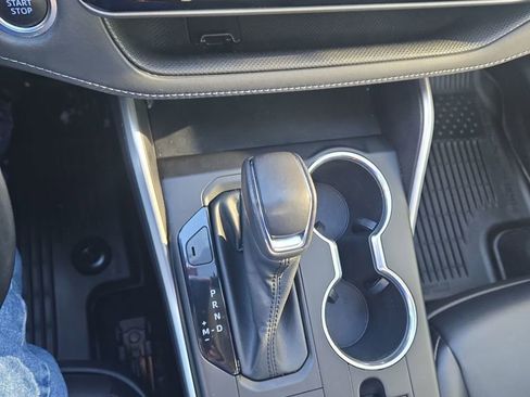 Used 2021 Toyota Highlander XLE image 23