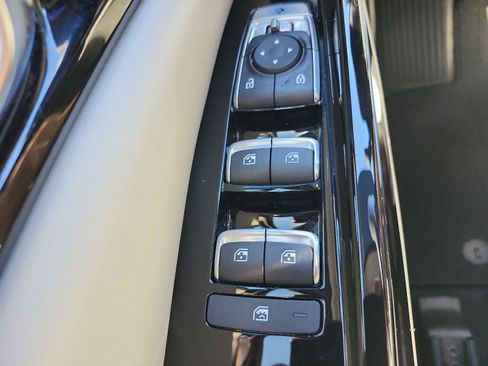 Used 2023 Kia Carnival SX Prestige image 23